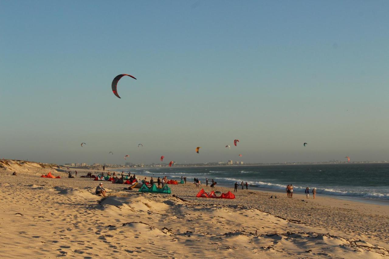 Sea Breeze Apartments Bloubergstrand Luaran gambar