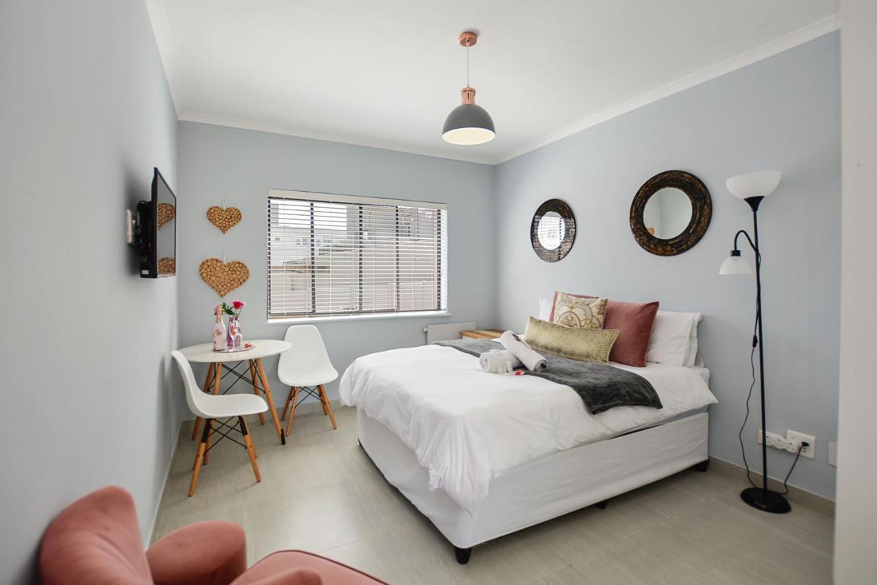 Sea Breeze Apartments Bloubergstrand Luaran gambar