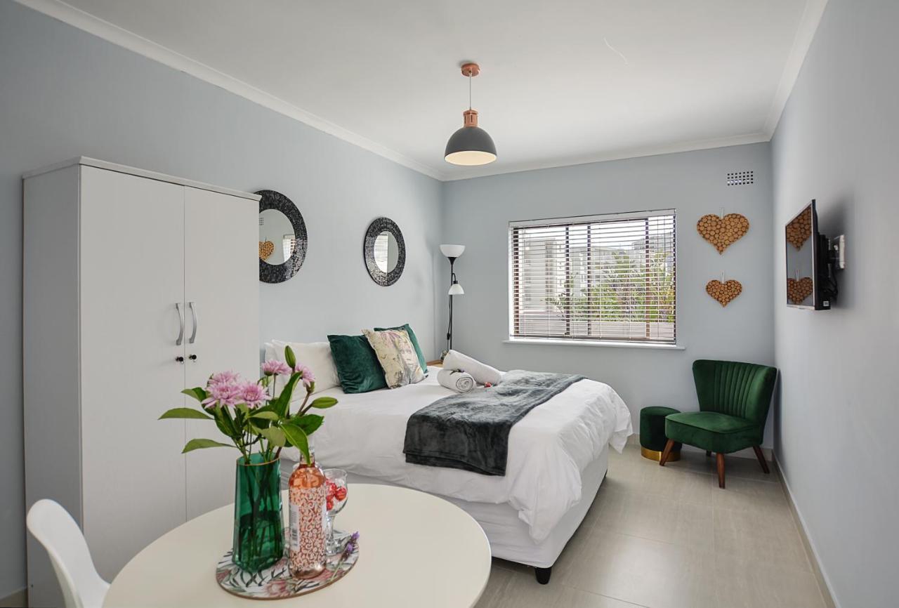 Sea Breeze Apartments Bloubergstrand Luaran gambar