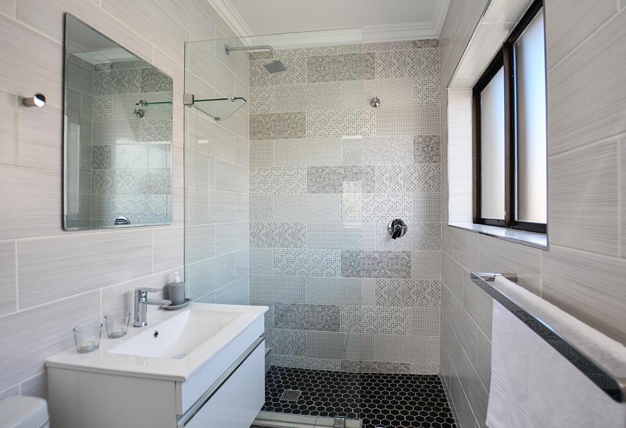 Sea Breeze Apartments Bloubergstrand Luaran gambar