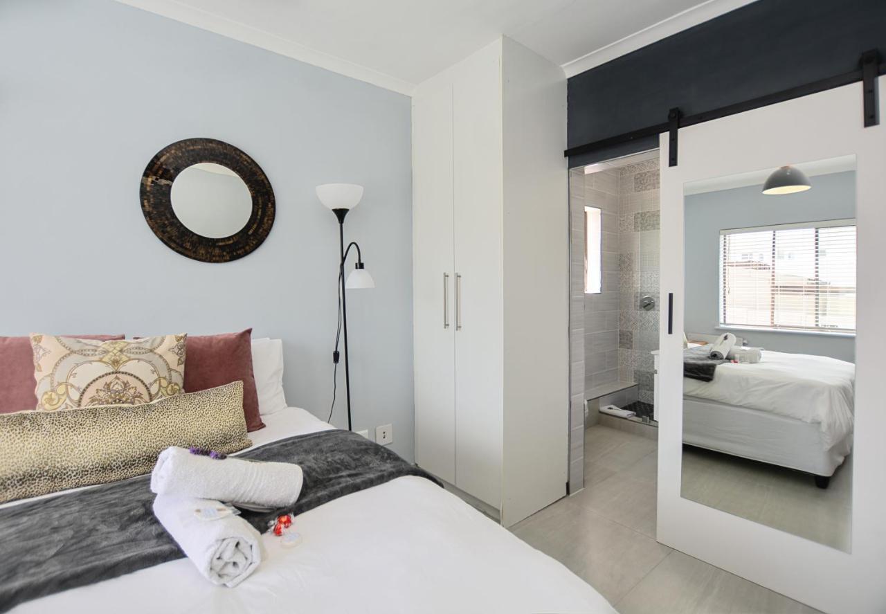 Sea Breeze Apartments Bloubergstrand Luaran gambar