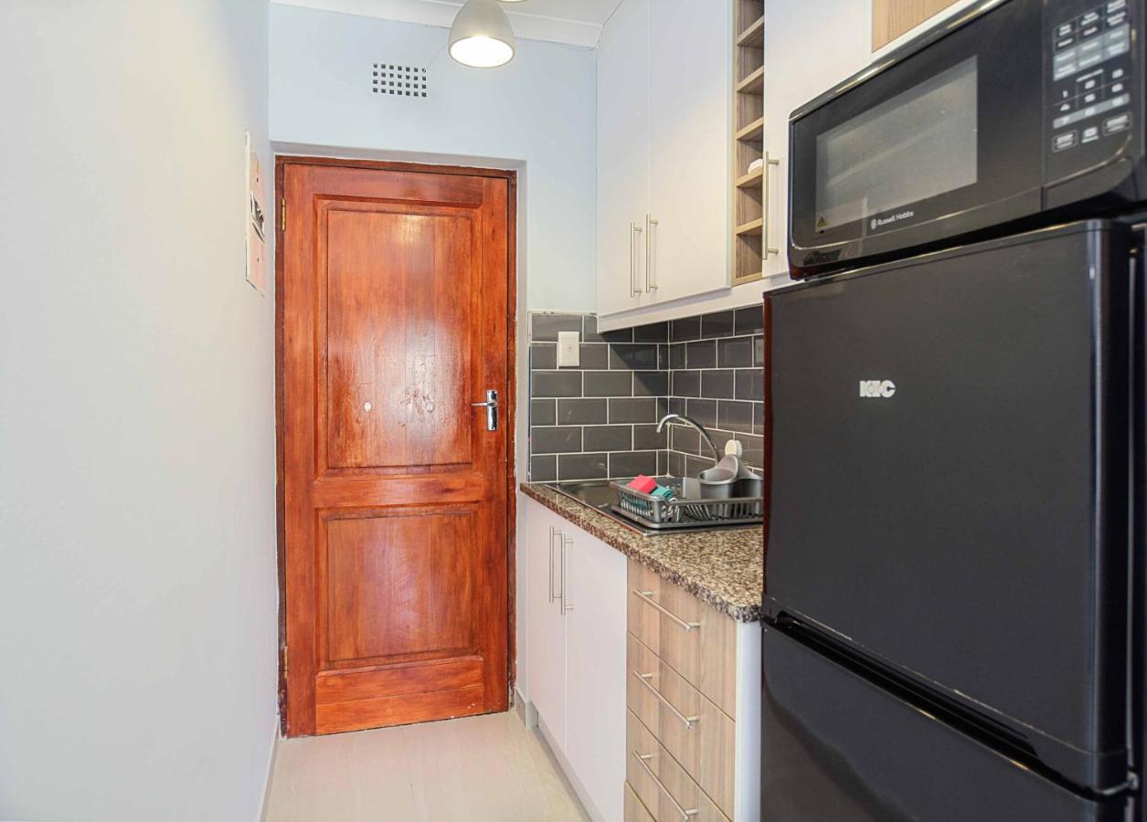 Sea Breeze Apartments Bloubergstrand Luaran gambar