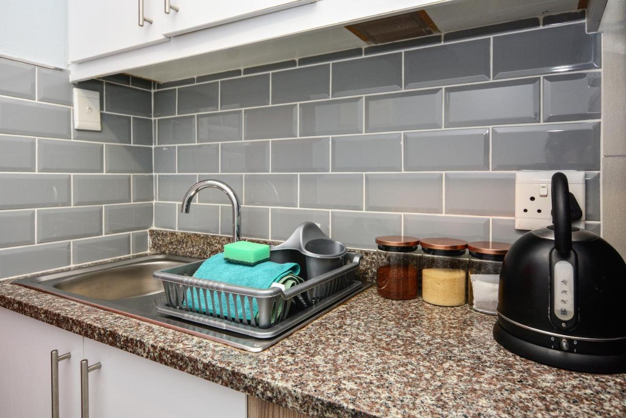 Sea Breeze Apartments Bloubergstrand Luaran gambar